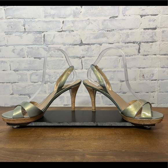 Staurt Weitzman metallic & cork sling back heels - Picture 2 of 14